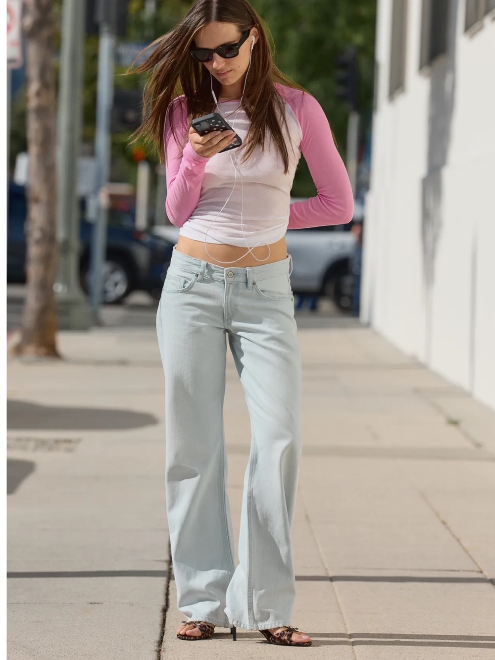 ZARA LOW RISE LIGHT WASH DENIM - Picture 1 of 4